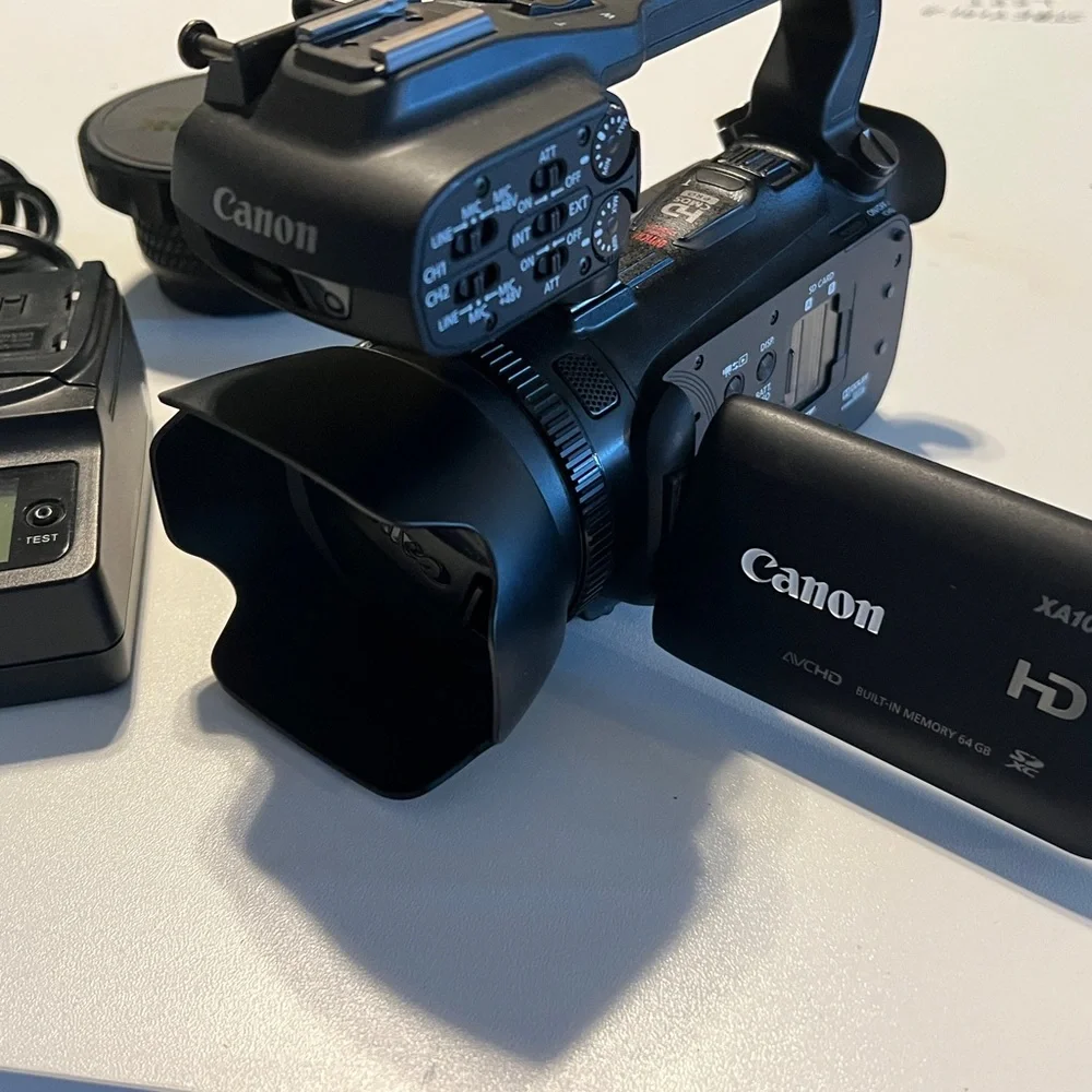 Canon xa10 Black Video Camera Set with Accessories